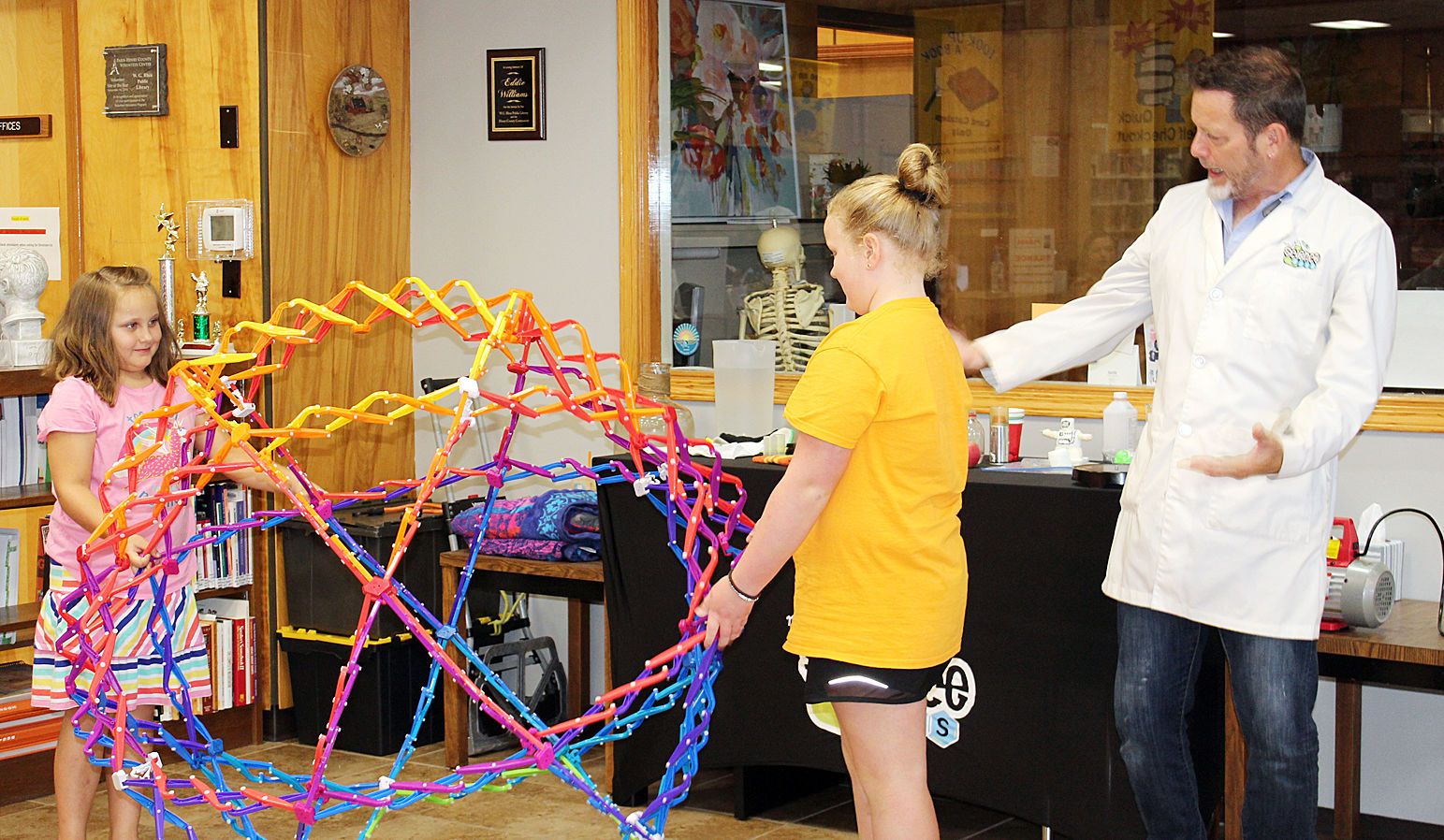 PARIS, TN: Students spellbound by sensational science
